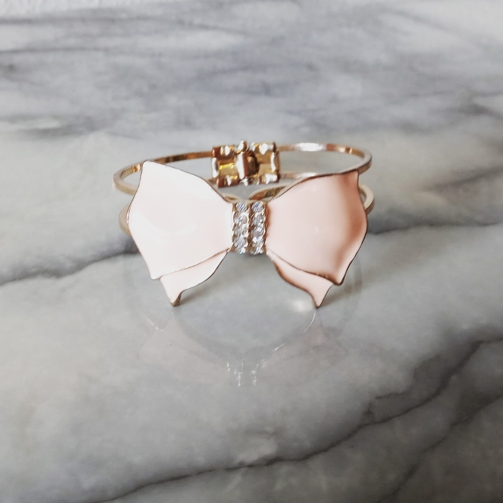Pink bow bracelet